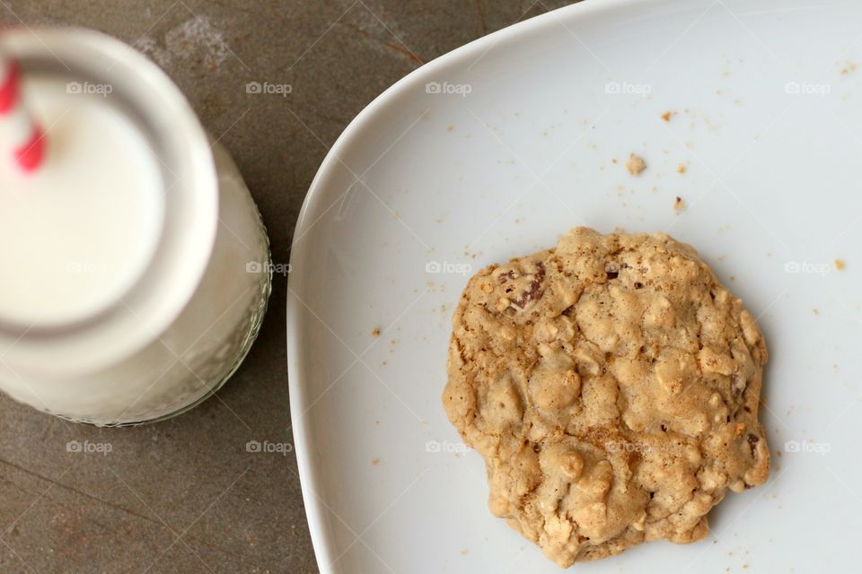 Baking with Quaker: Homemade Chocolate Chip Oatmeal Cookies