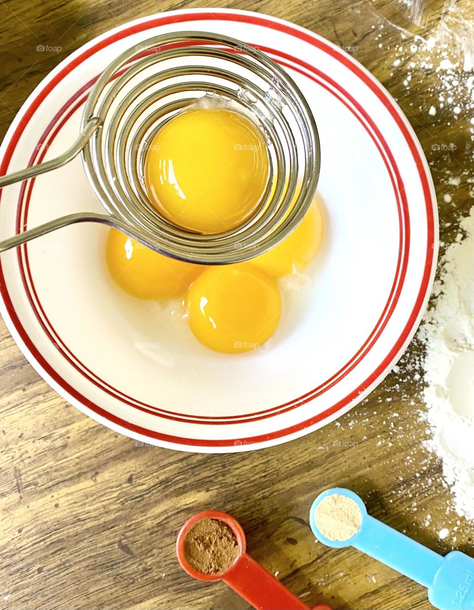 Separating egg yolks