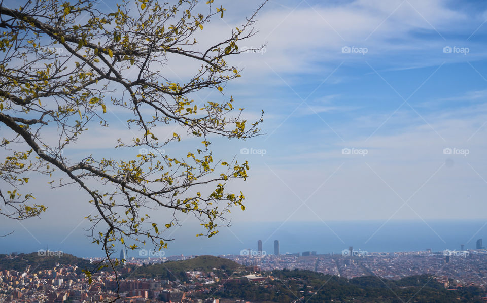 Vista aérea de Barcelona al inicio de la primavera. 