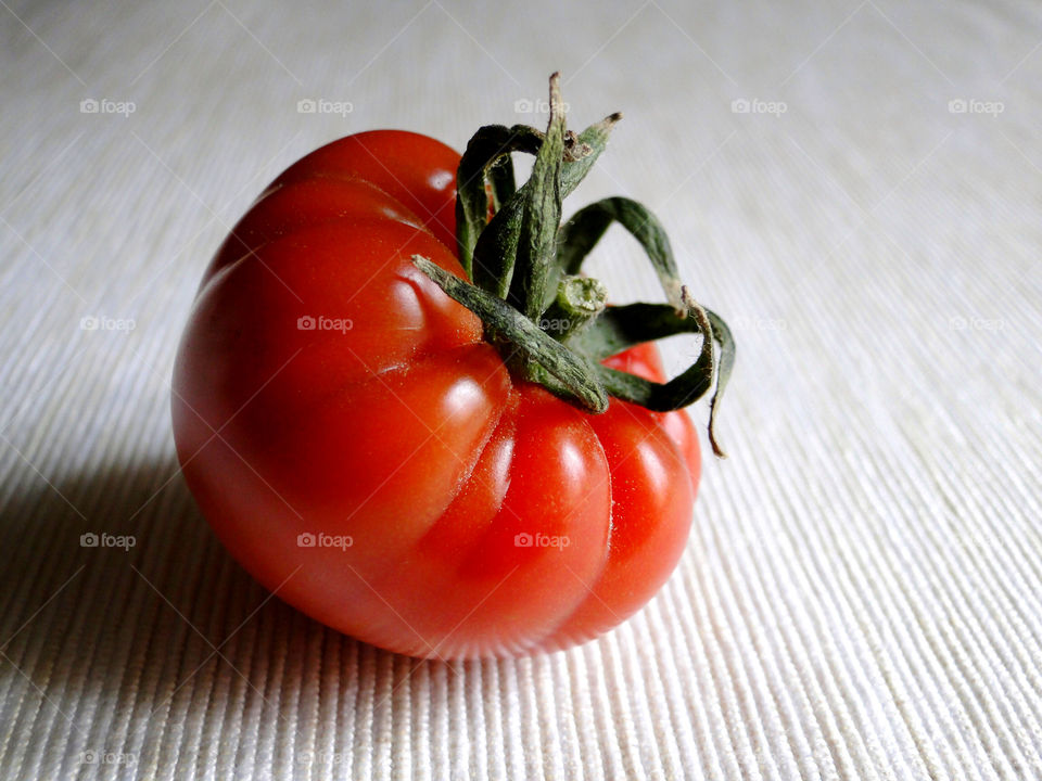 Red tomato 