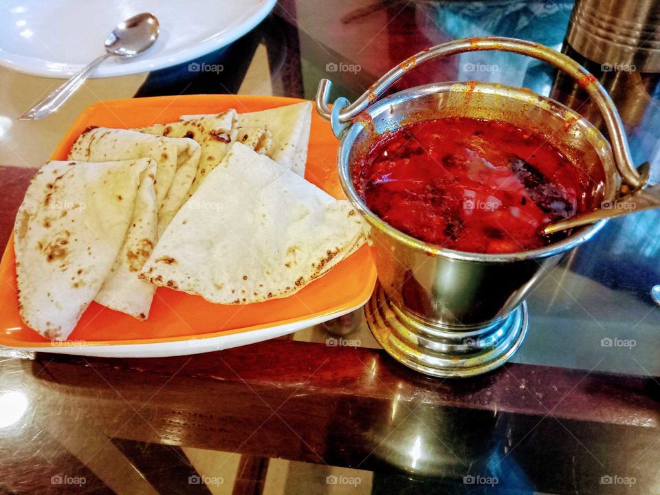 daal in balti indian dal roti dish