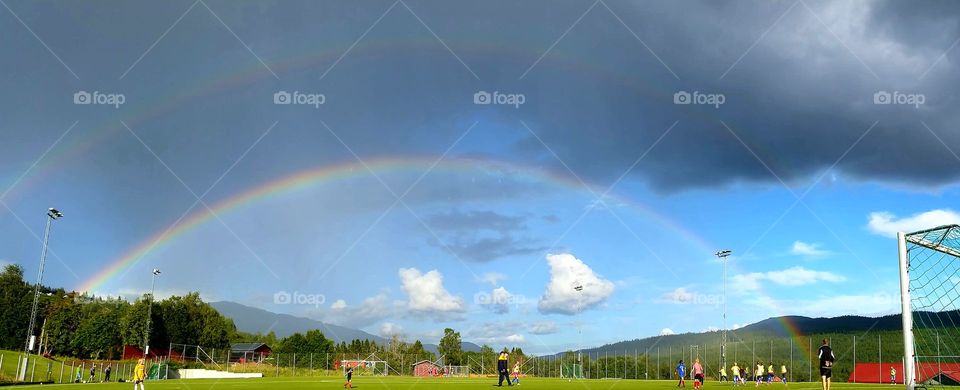 Playing under the rainbow