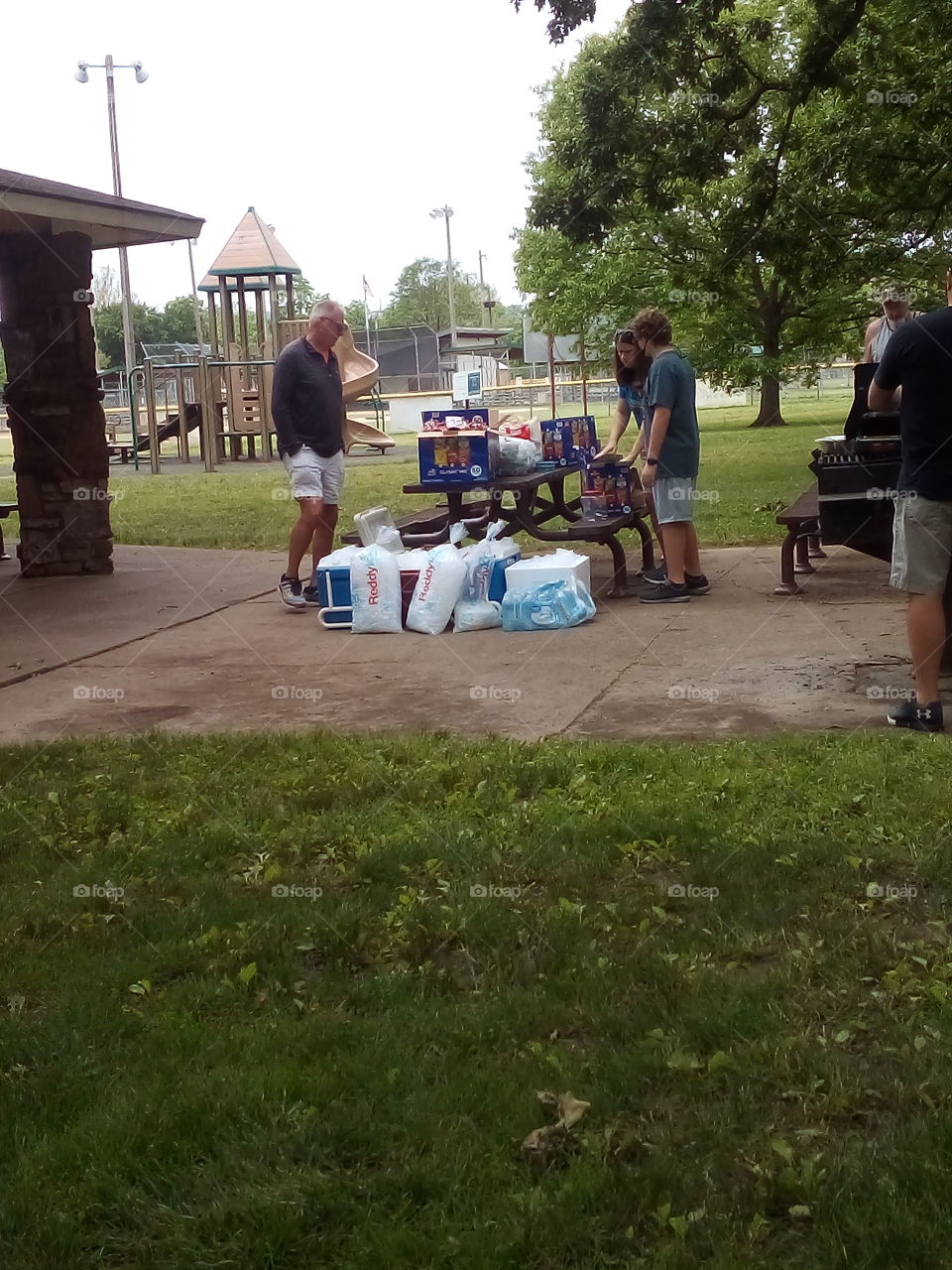 our minestry gave away free meals at the park to everyone who was hungry for Memorial day.