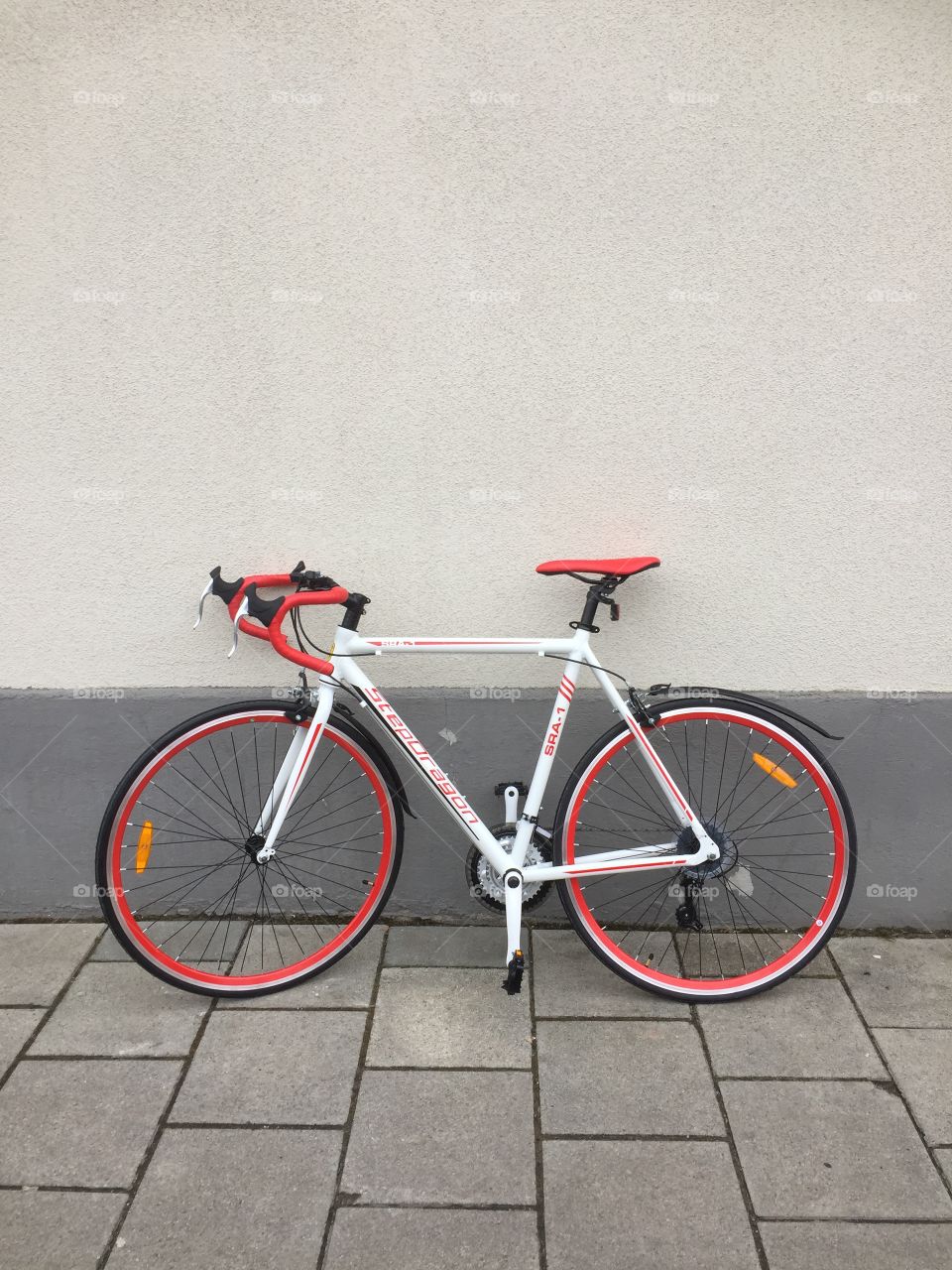 Red and white speed bicycle 