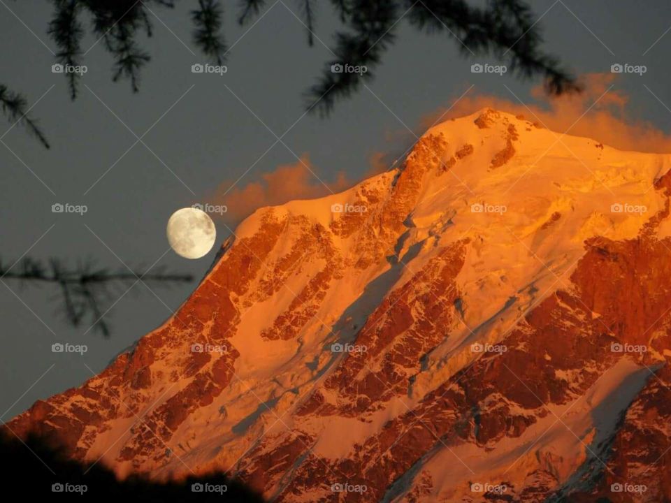 moon rises at sunsets!! kolpa