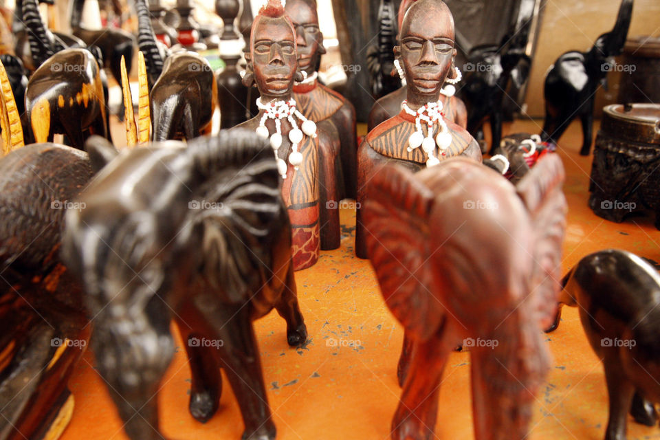 The ebony wood, which is imported from southern Sudan, is considered to be the best wood in the ceramics industry, which has benefited the people of South Sudan and the market of ceramics and handicrafts from the popular markets of tourists in Sudan