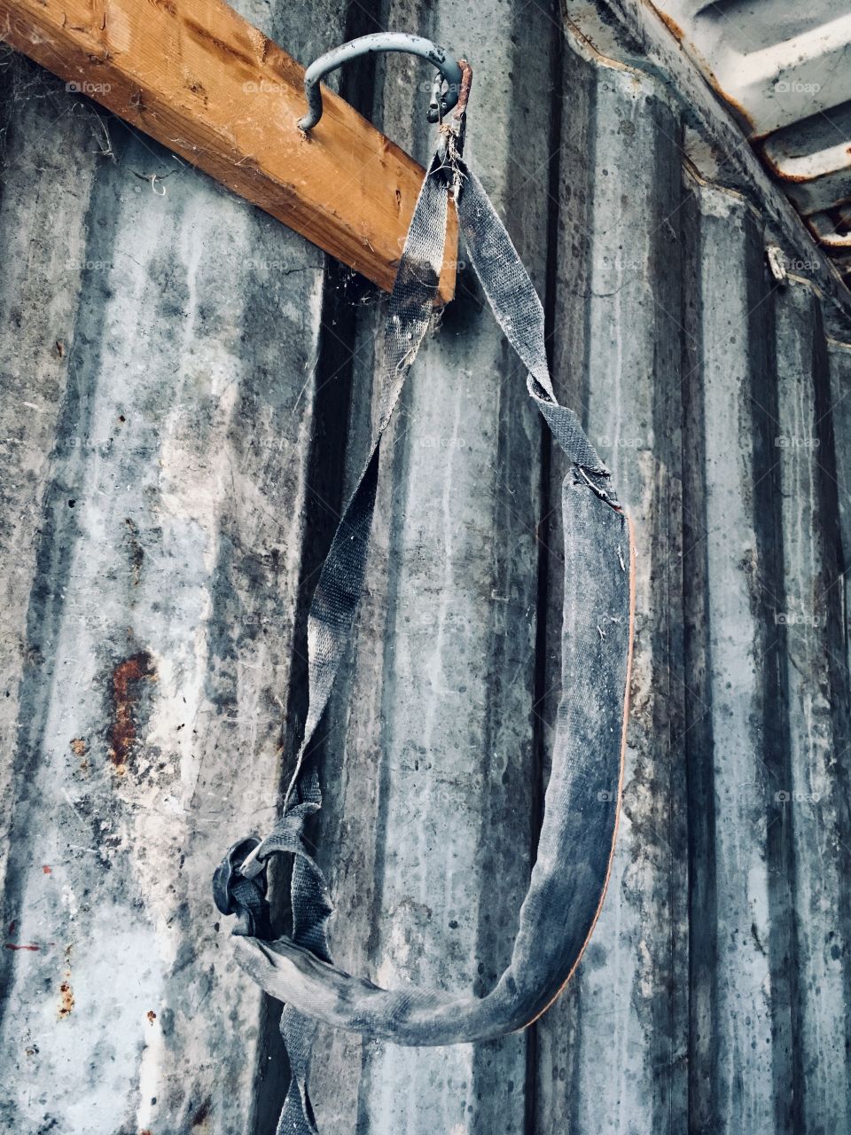 Strap in a connex box