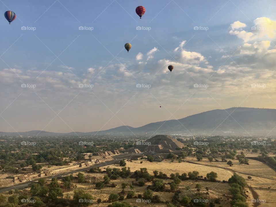 Air balloons Teotihuacan
