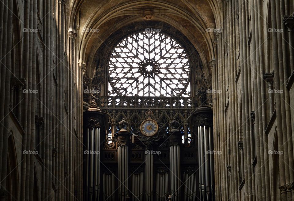 El interior de una iglesia