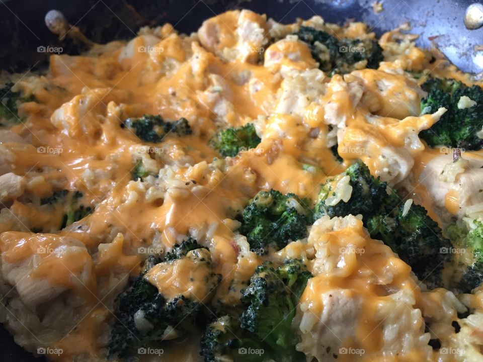 One pot cheesy chicken broccoli rice casserole
