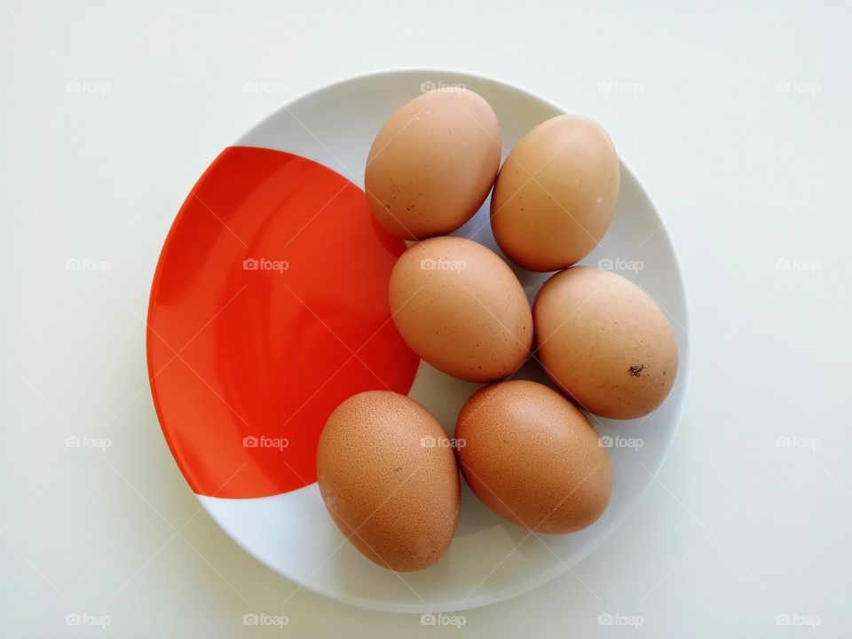 Shapes.. Eggs on a round plate