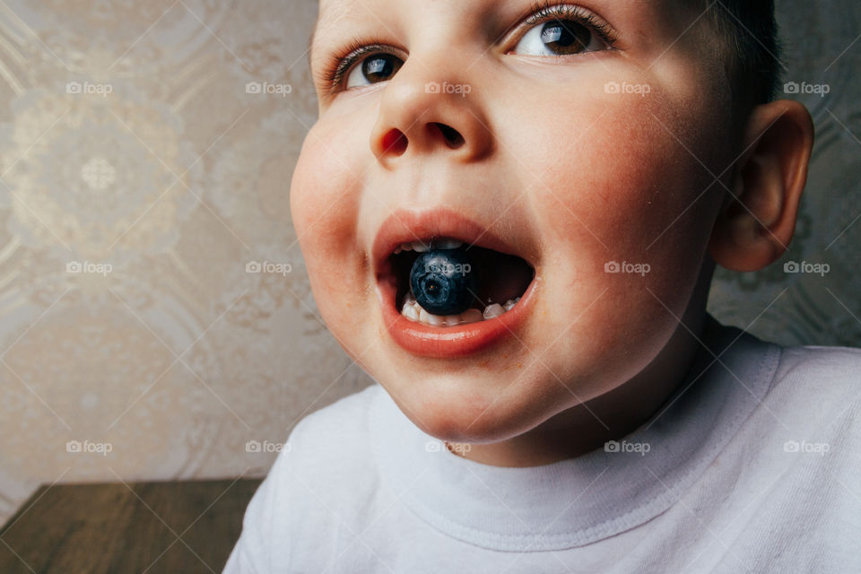 Eating blueberries