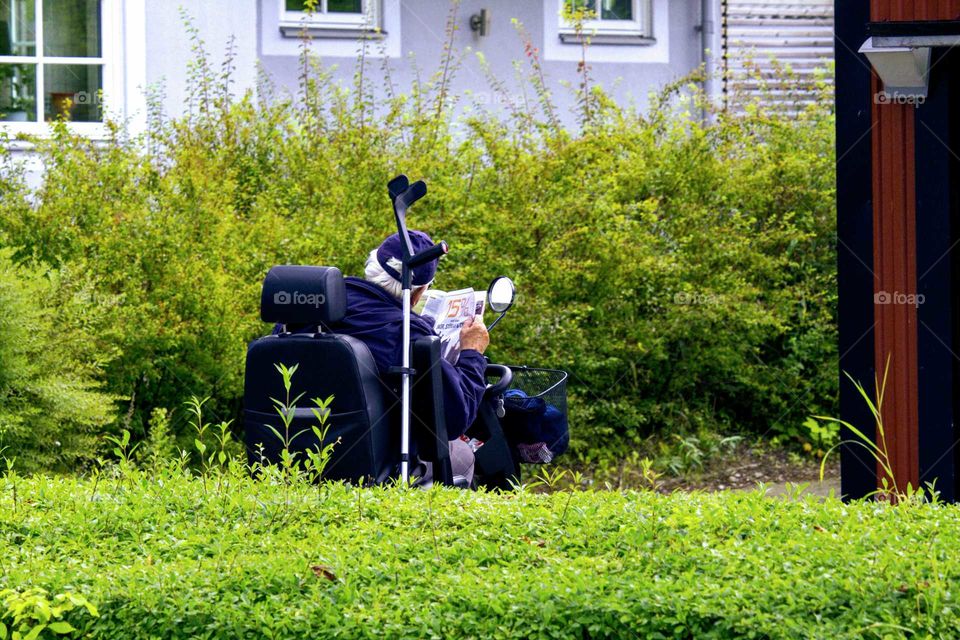 BEAUTIFUL day to read .