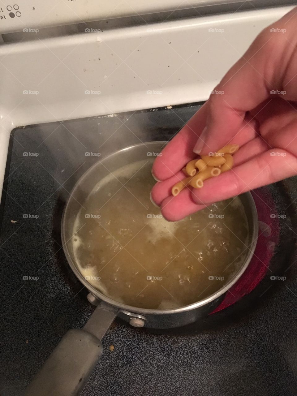 Elbow macaroni boiling
