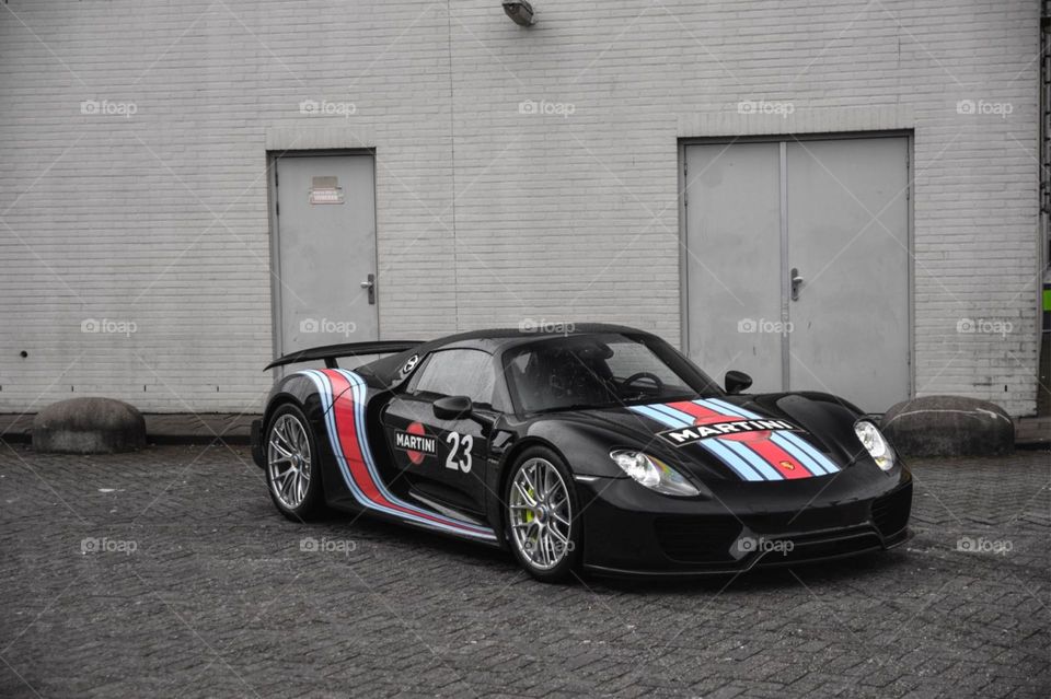 Black 918 Spider with a weissach package and a beautifull red and blue Martini livery
