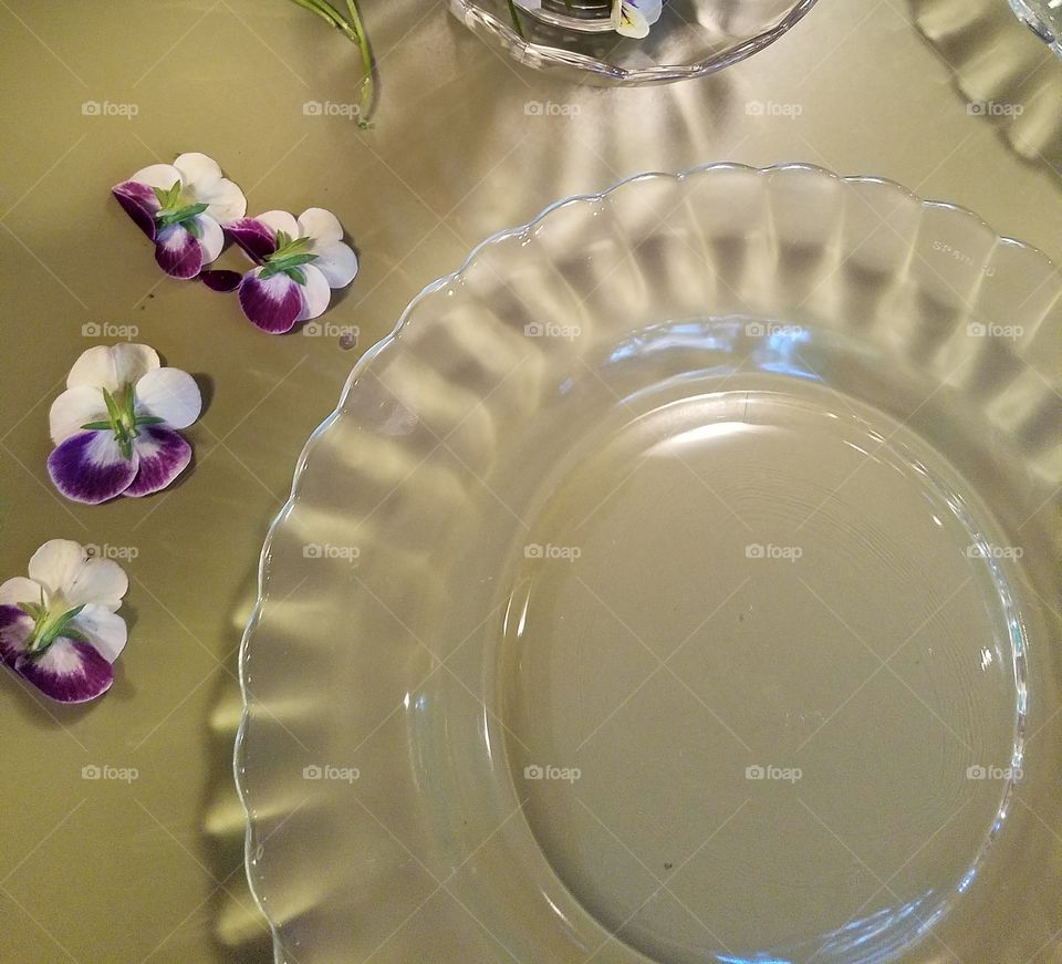 Glass dish with flowers