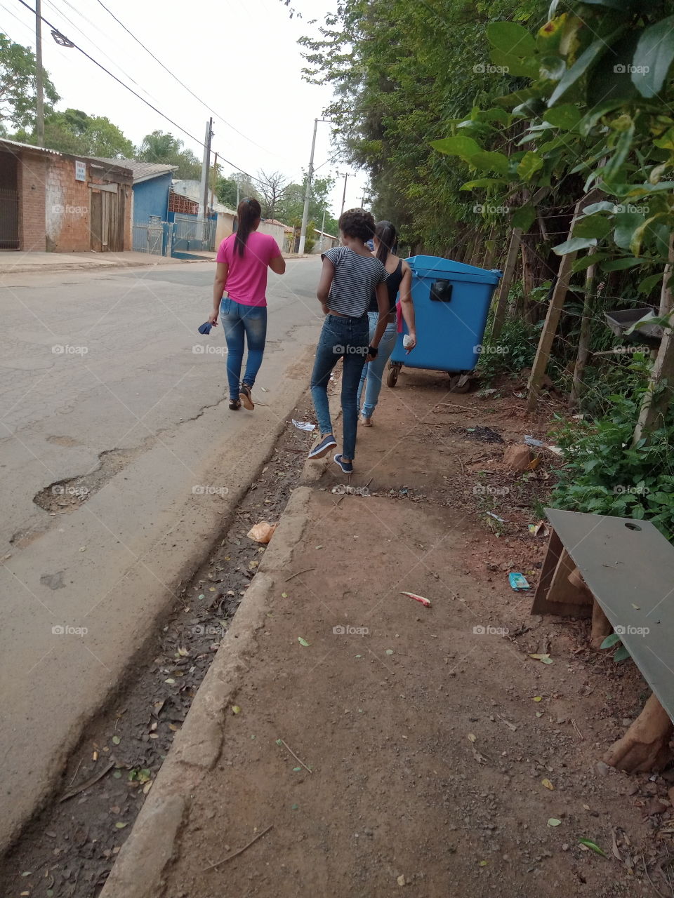 Pessoas caminhando