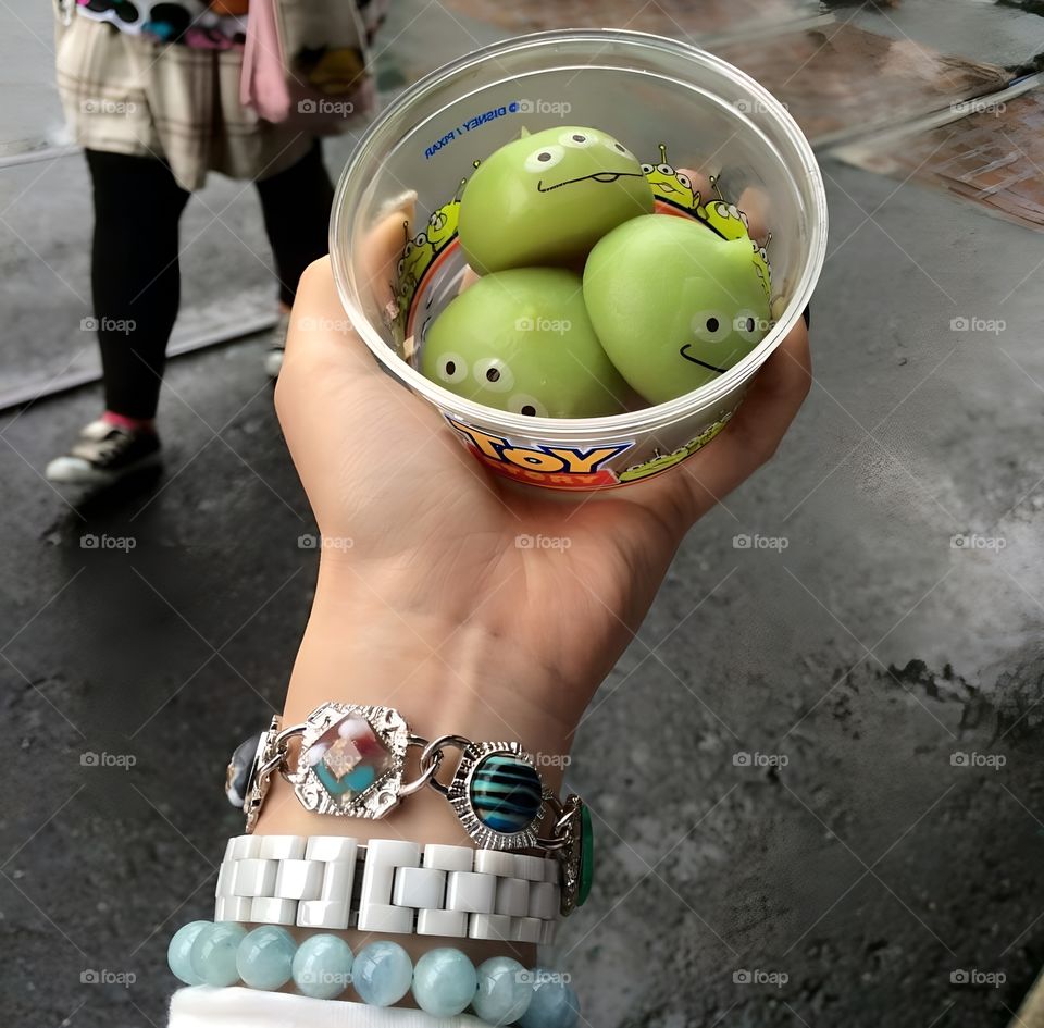 green ice cream space man