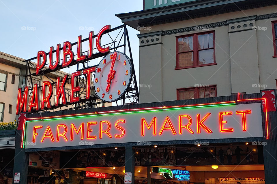 pike place market neon