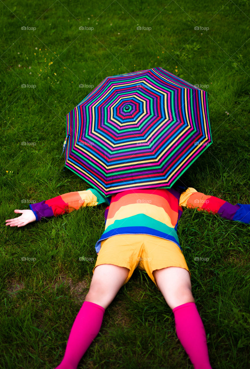 Totes umbrella’s aesthetics and design are always the best! Who does not love rainbow and stripes? I’M OBSESSED!