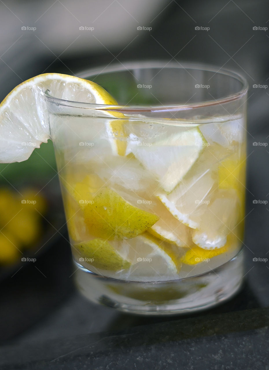 Uma refrescante CaipiLima deliciosa, com cores bem brasileiras
