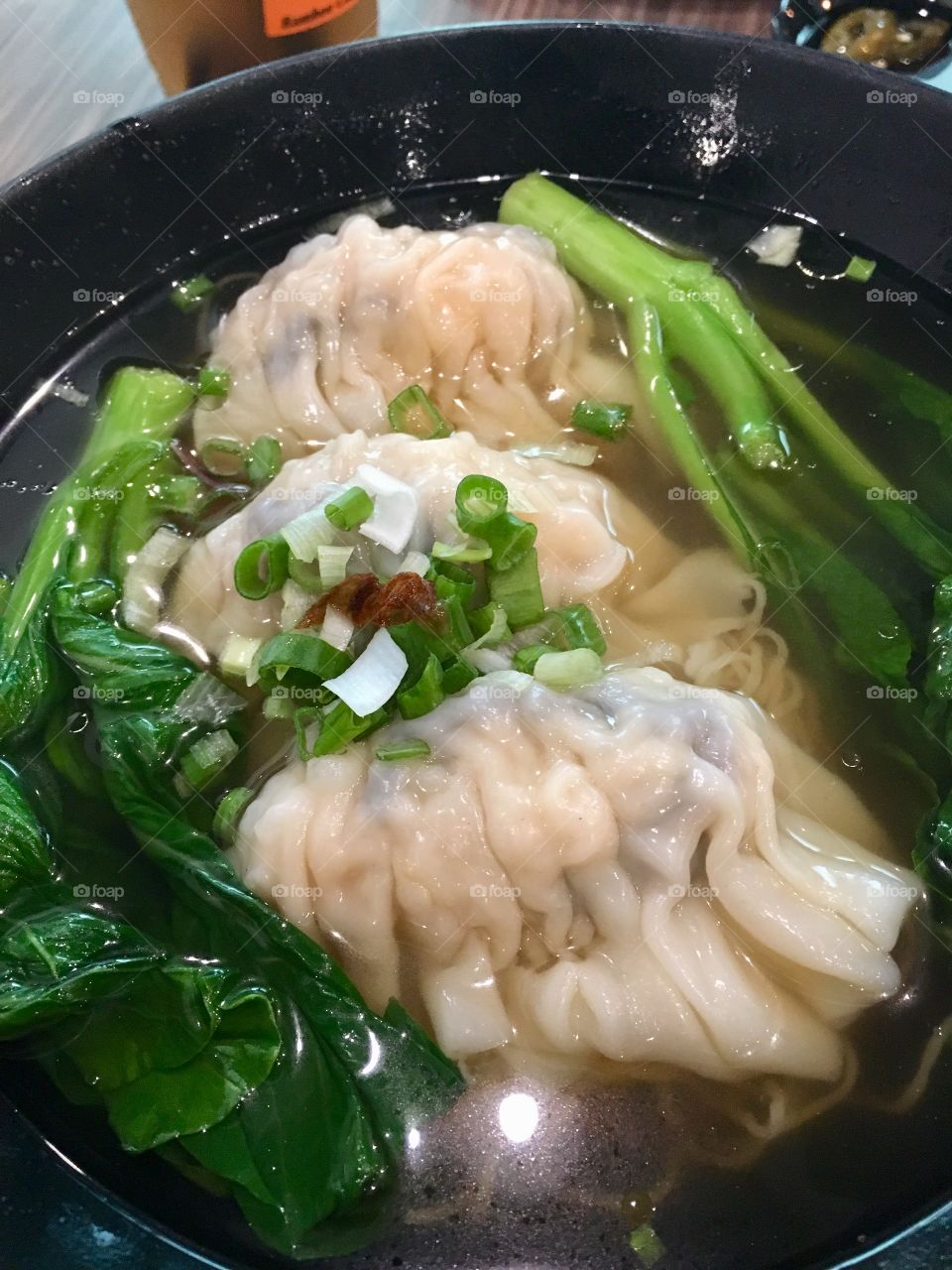 Shrimp wanton with soup and noodles 