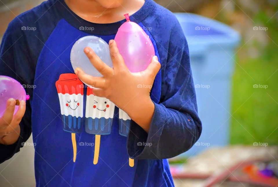 A summer water balloon fight is the best to spend an awesome day with family. 