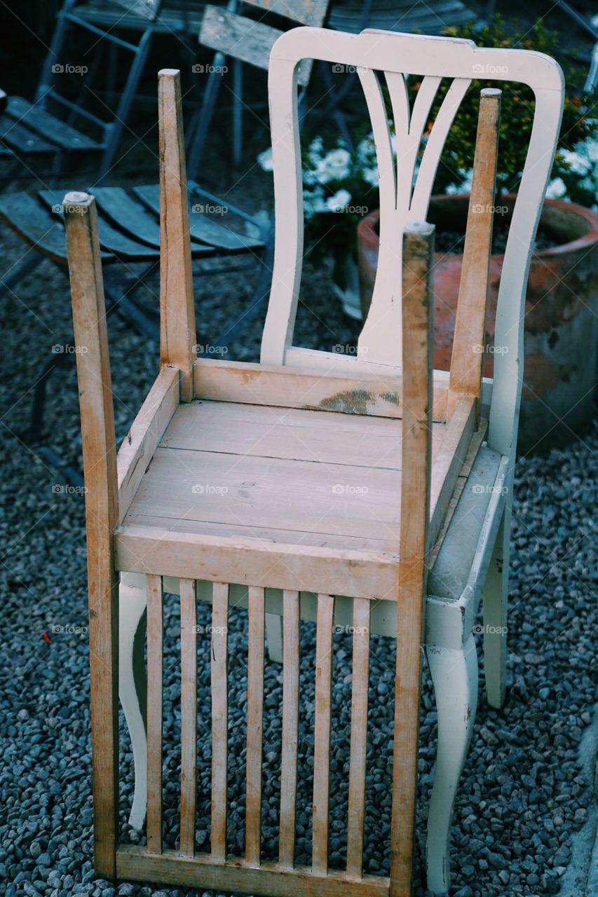 Chairs in stereo 