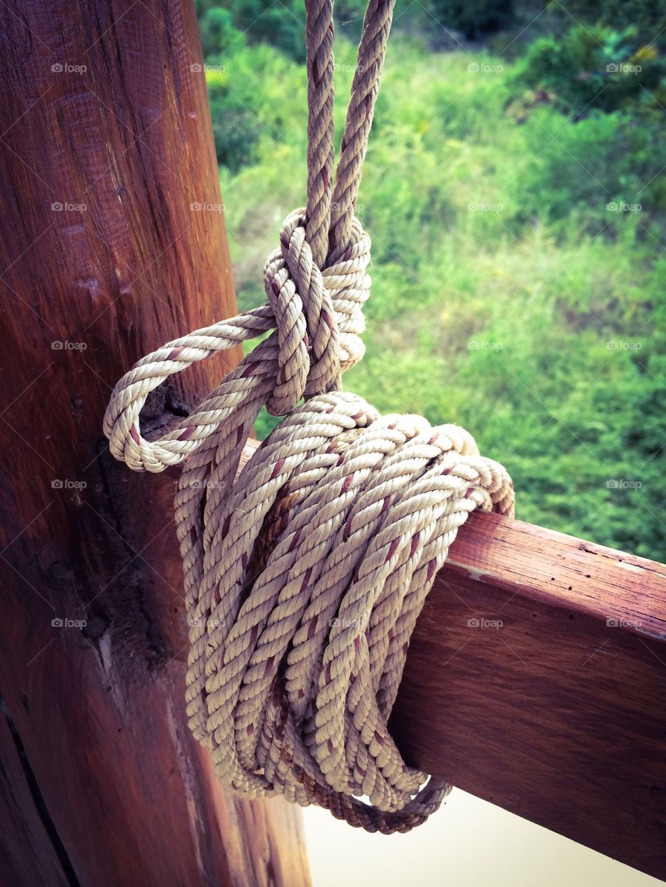 The rope tie a knot