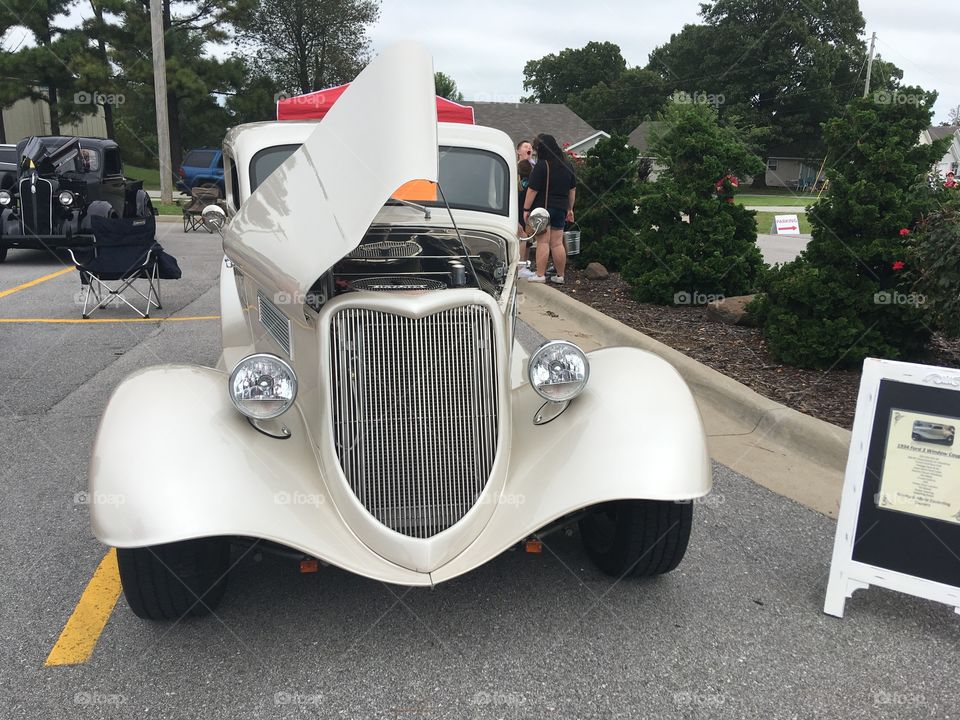 I’m in love when I’m at a car show! What a way to wrap up the summer! Beautiful 