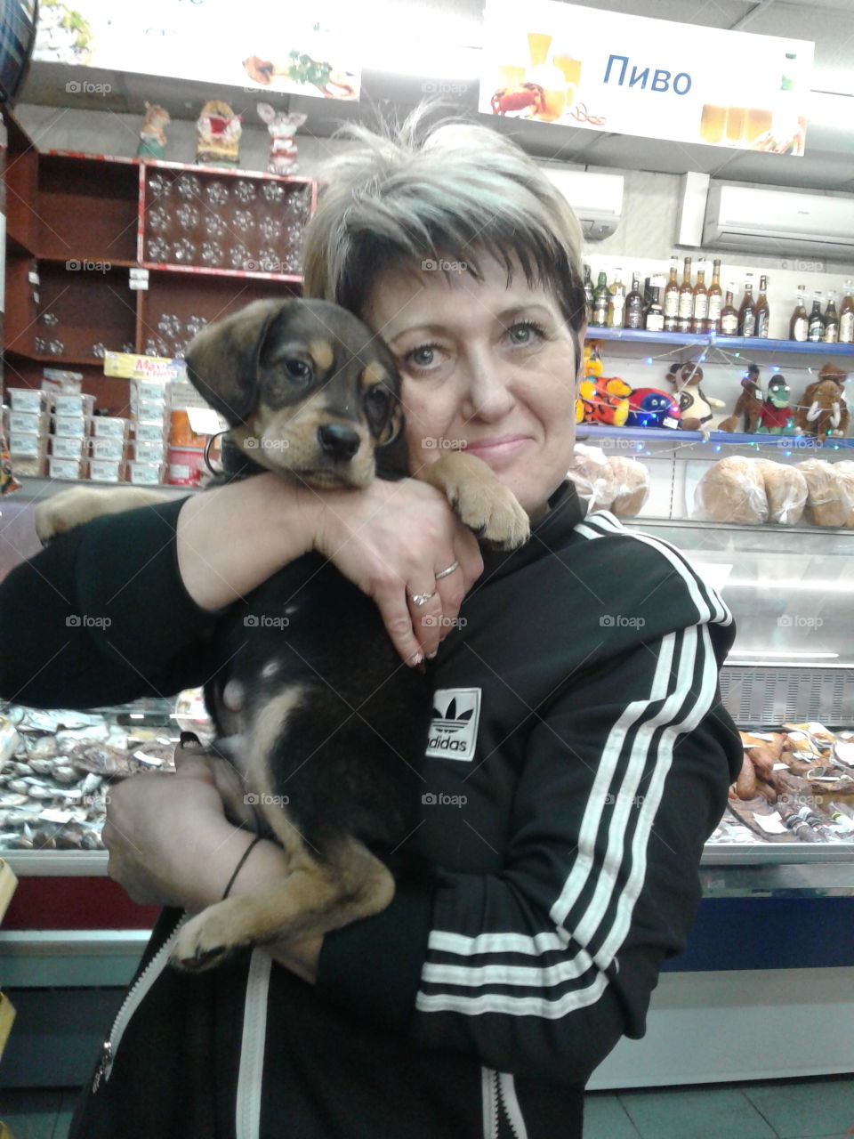 Барнаул 2018г.Я на работе.Понравился маленький щенок 🐕 и я захотела с ним сделать фото 📷.
