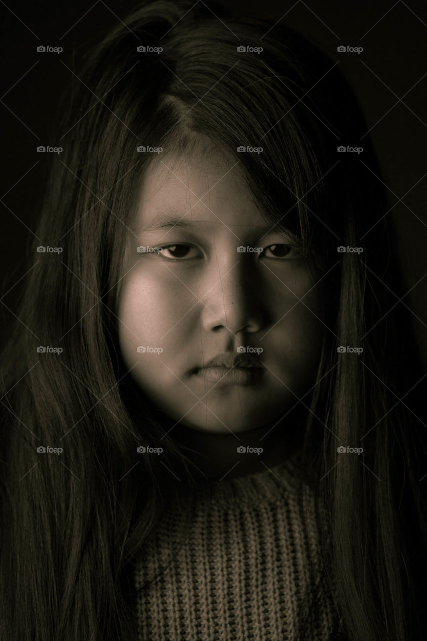 Classic portrait taken from my good old Canon 550 D. Learning to shoot with foap mission. Thanks Foap for keep going my hobby alive π π