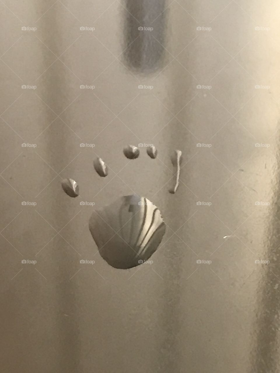 Accidental Paw made out of drops of wAter 