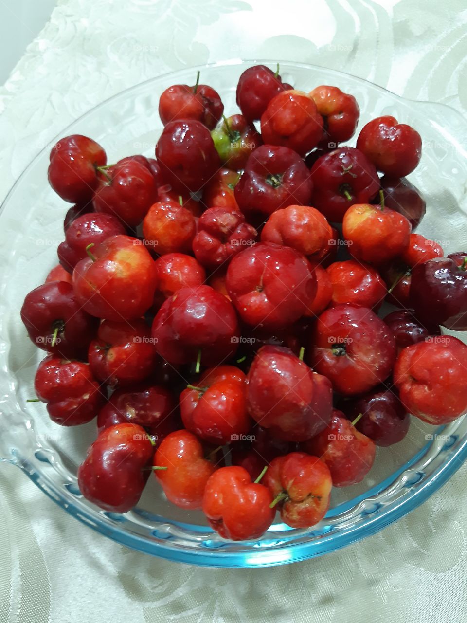Acerola madurinhas, vitamina C, uma delícia!