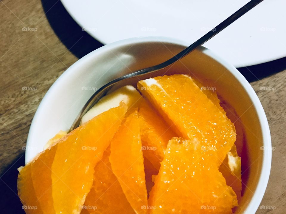 Orange slices in the bowl.