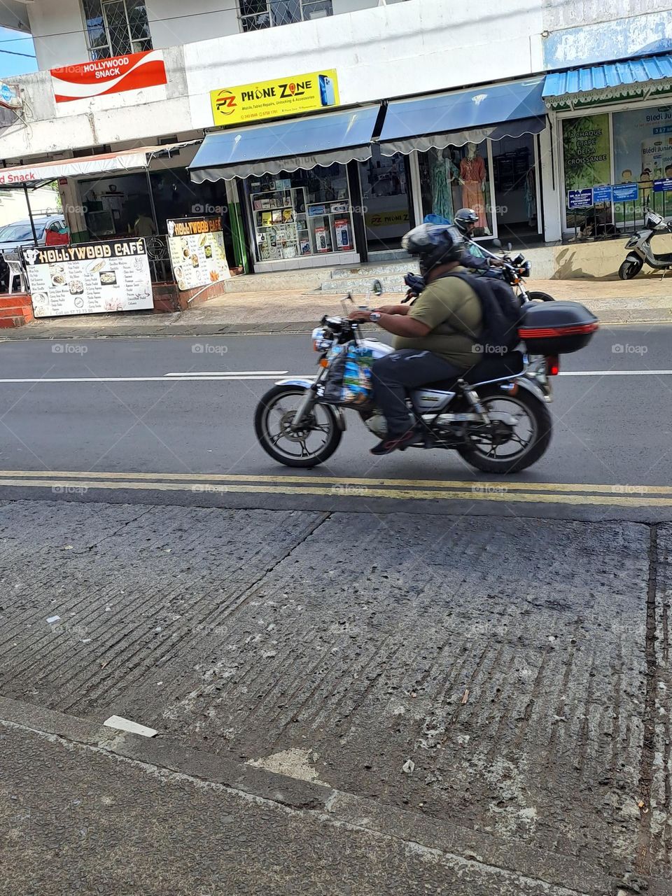 Riding motorcycle_commuting_travelling long distances