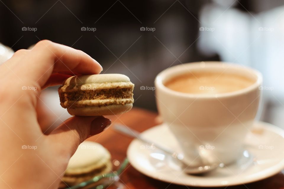 Macaroons and coffee 