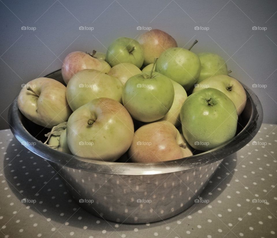 Bowl of apples