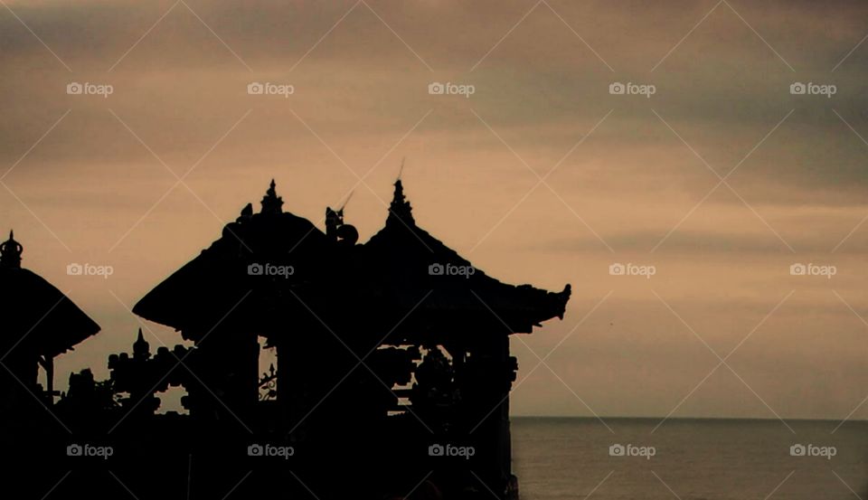 This is the Tanah Lot temple that was built and has been a part of Balinese mythology for centuries and it is one of seven sea temples around the Balinese coast.