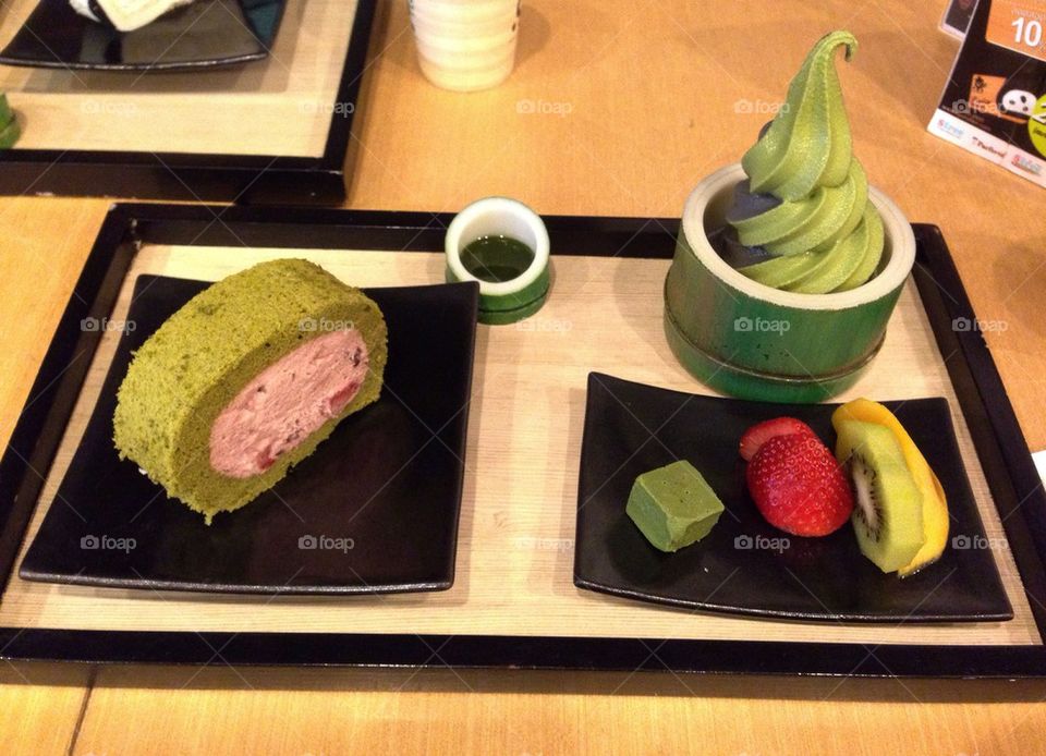 Japanese roll cake with charcoal-matcha icecream