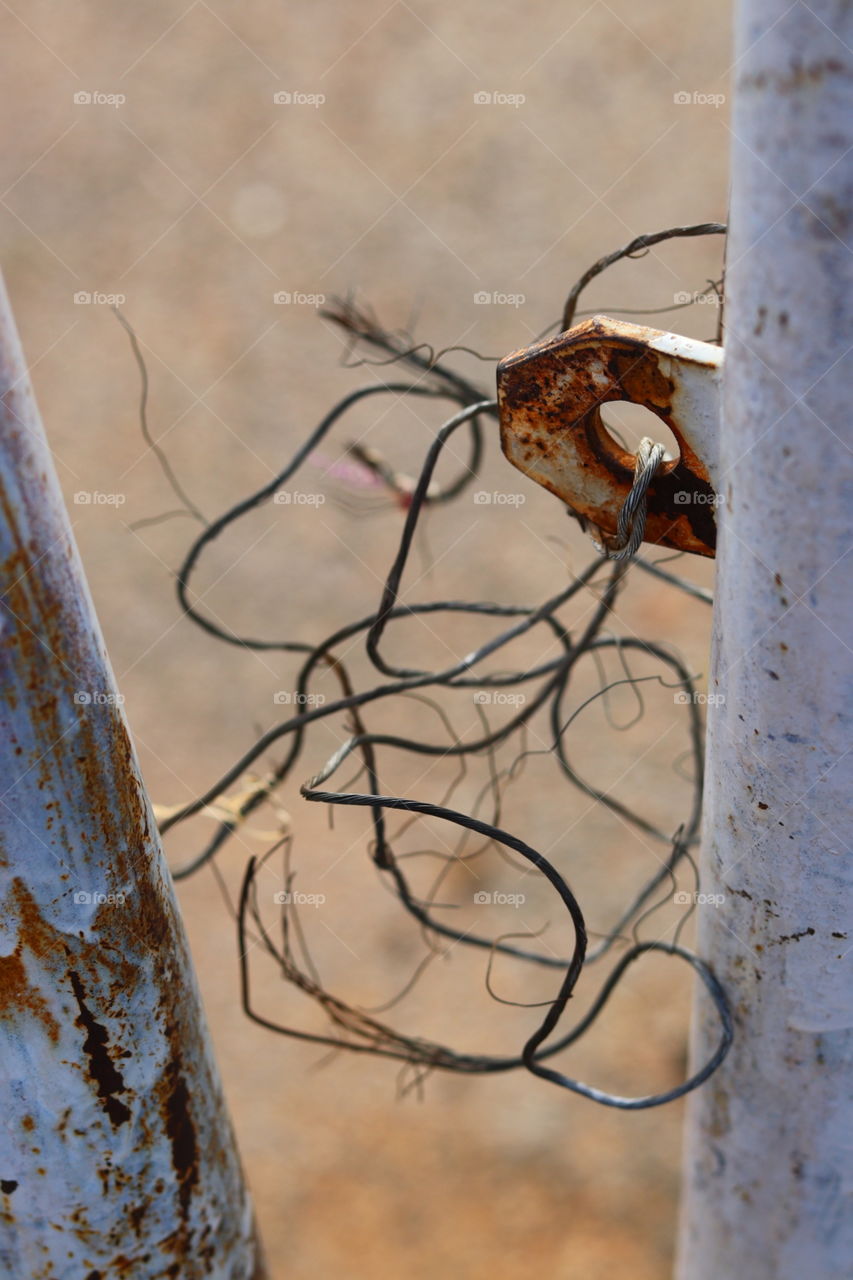 rusty wire string