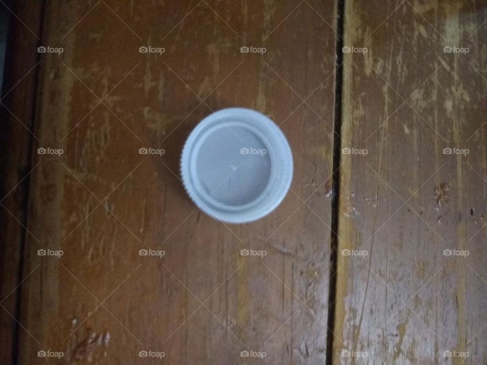 Water bottle top. A circular object to fulfill the mission.