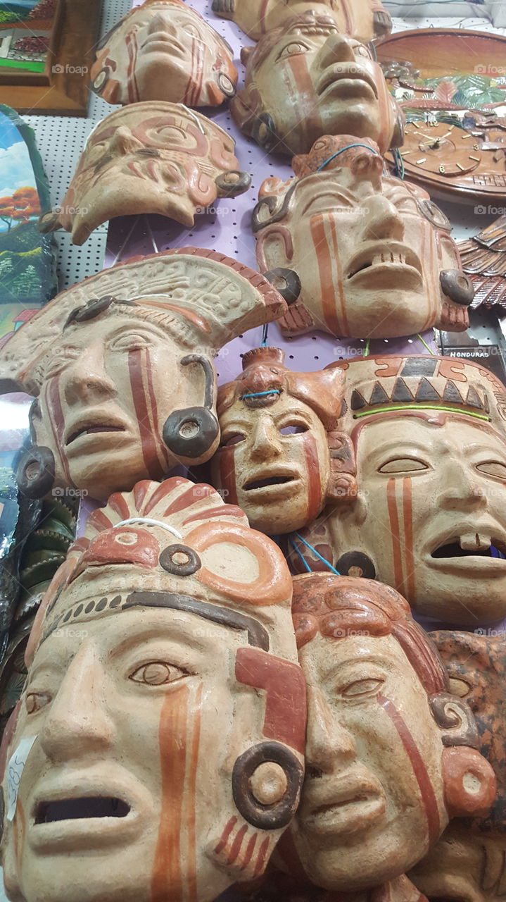 Máscaras Mayas de barro, Honduras, en Mercado Guamilito, San Pedro Sula