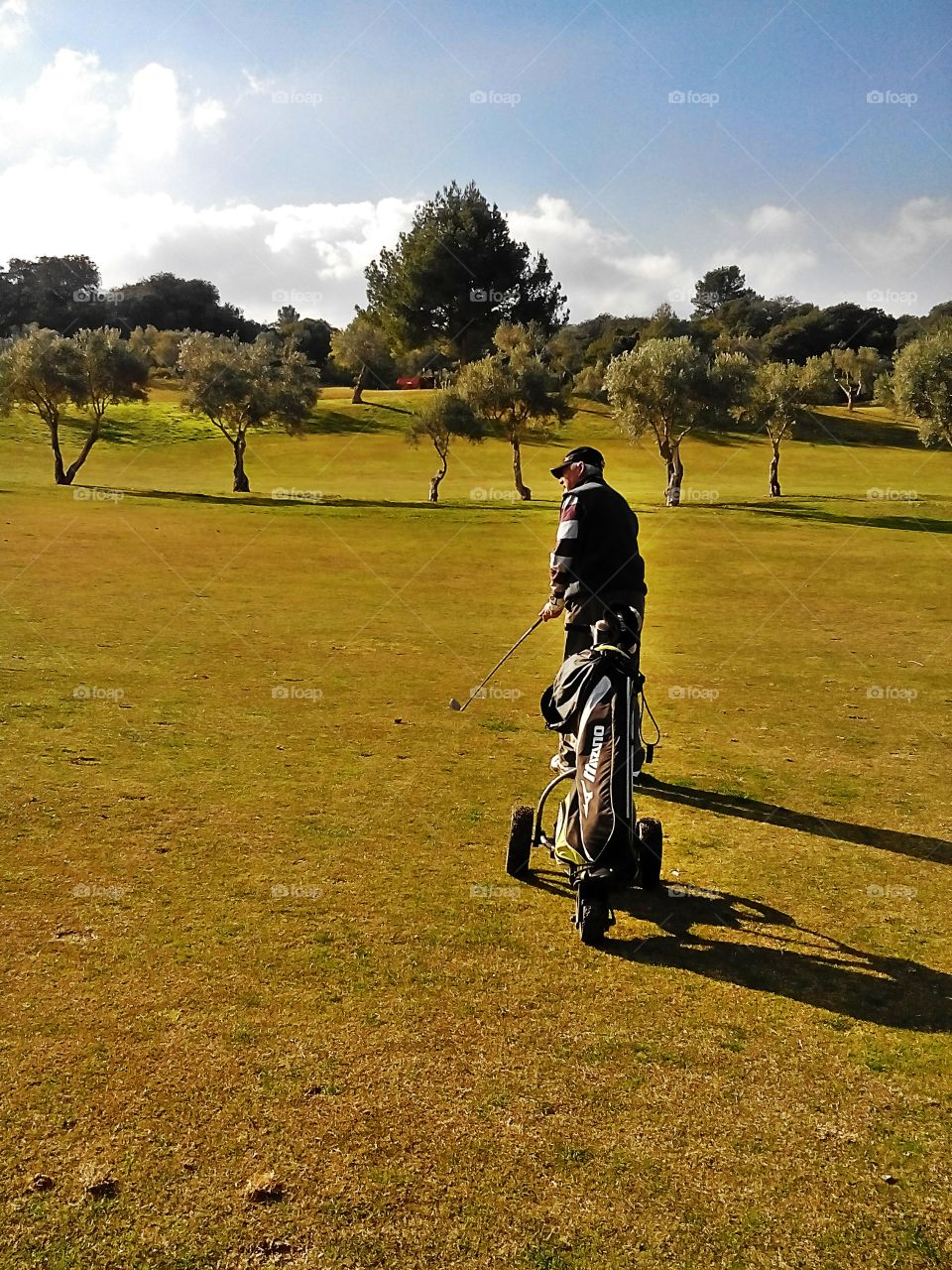 A men playing golf