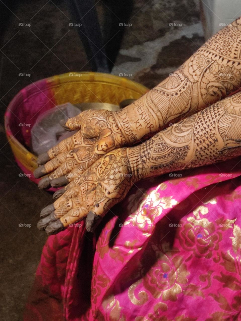 bridal hand mehndi.