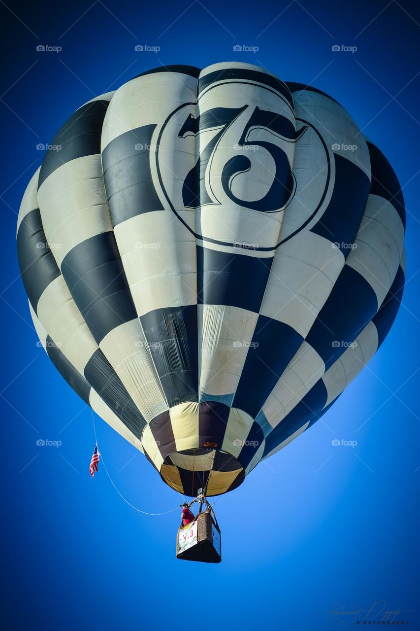 balloon 75 flying