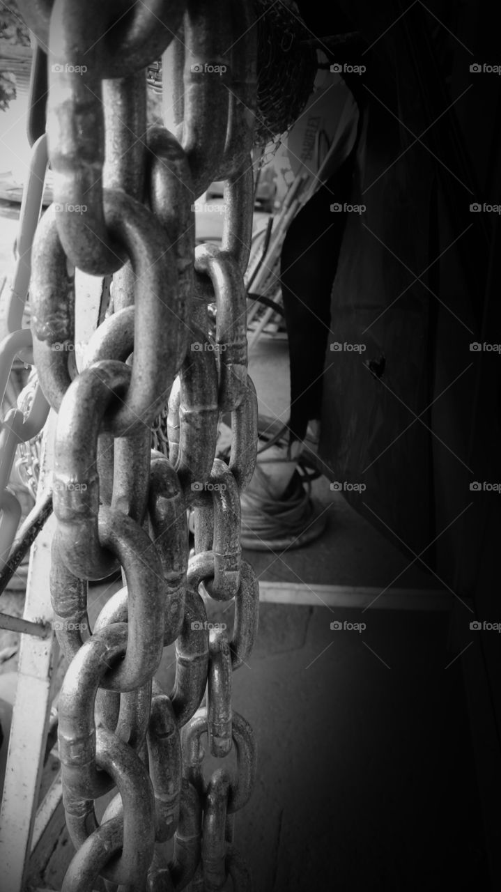 Correntes grandes de aço.