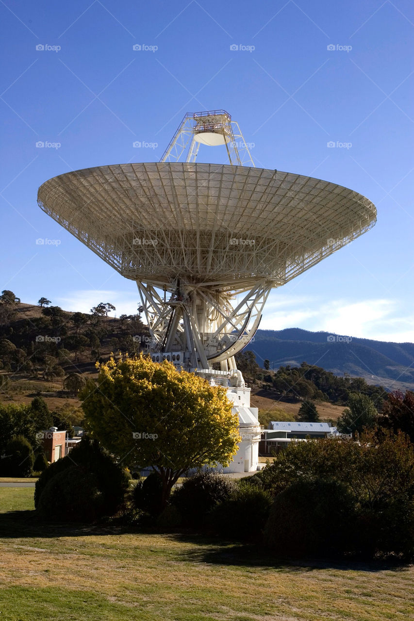 station dish antenna tracking by splicanka