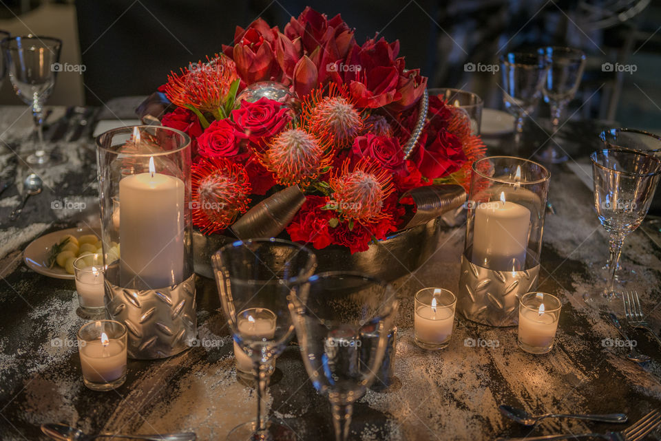 Red flower holiday table decorations centerpieces with candles