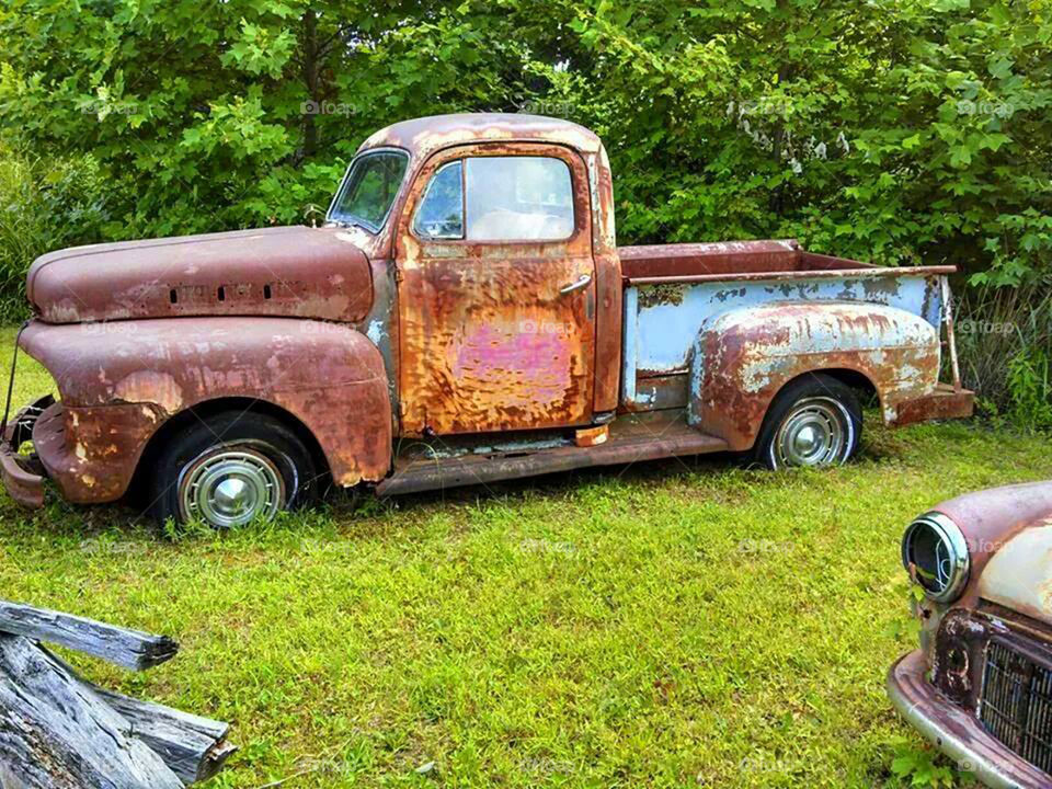 rusted car